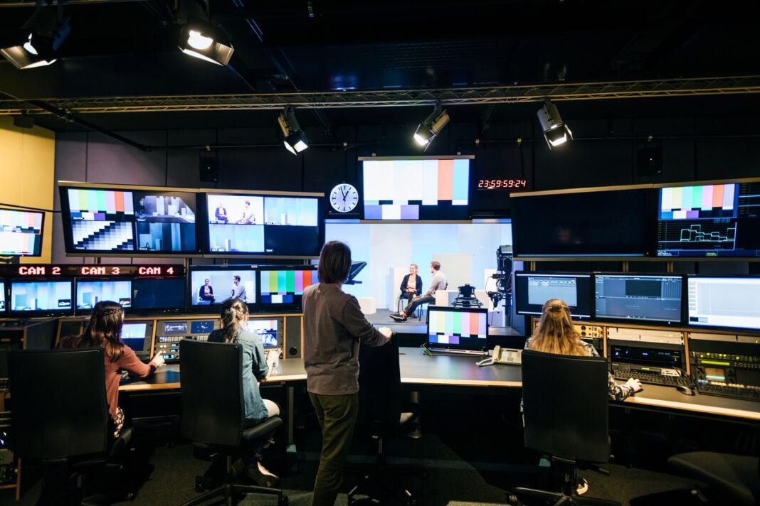Türk Televizyonlarında Medya Müdavimleri: Bourdieu’nun Alan Kuramı Üzerinden Bir Değerlendirme